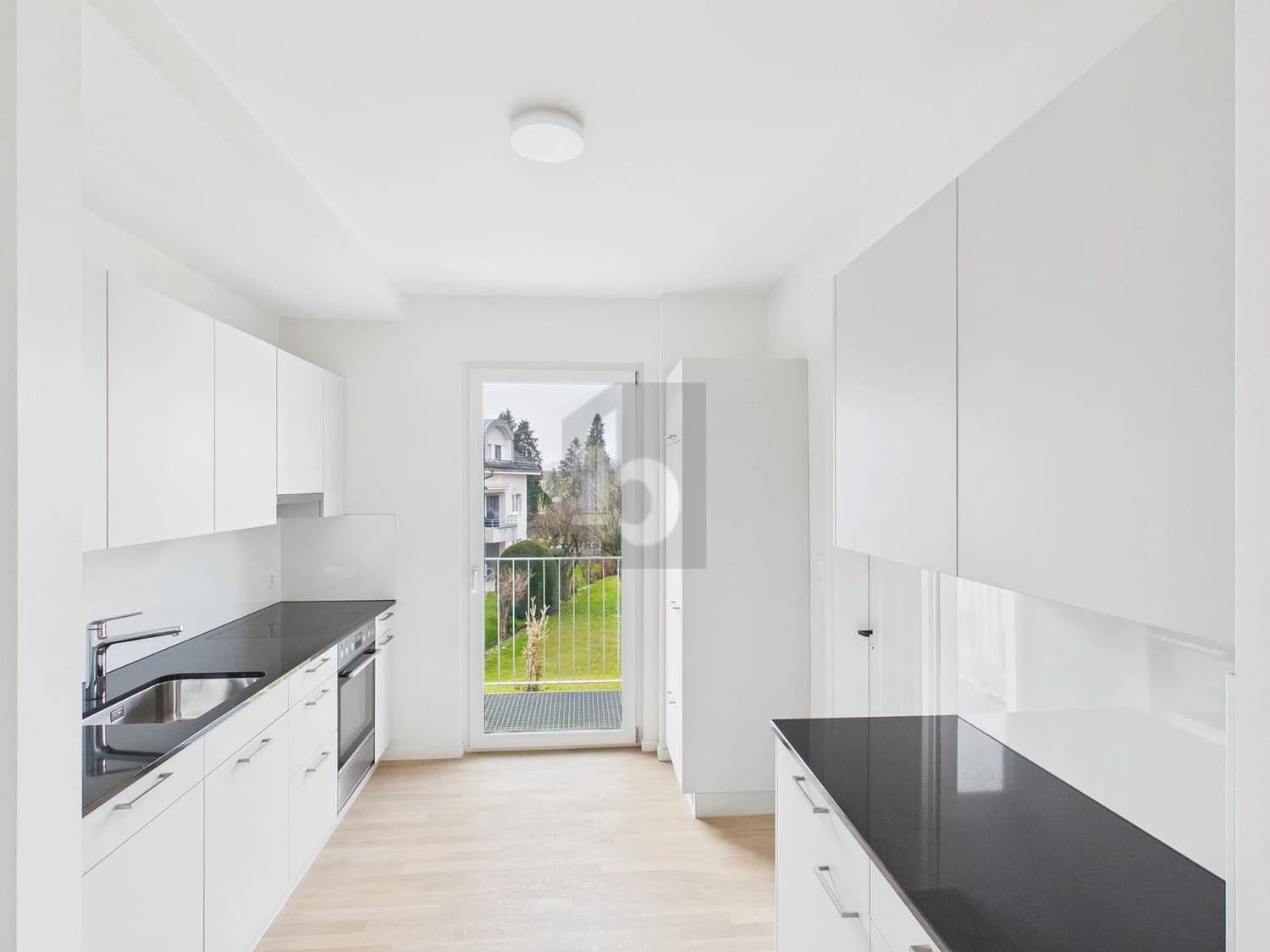 FAMILIENFREUNDLICH UND RUHIG MIT EIGENEM GARTEN