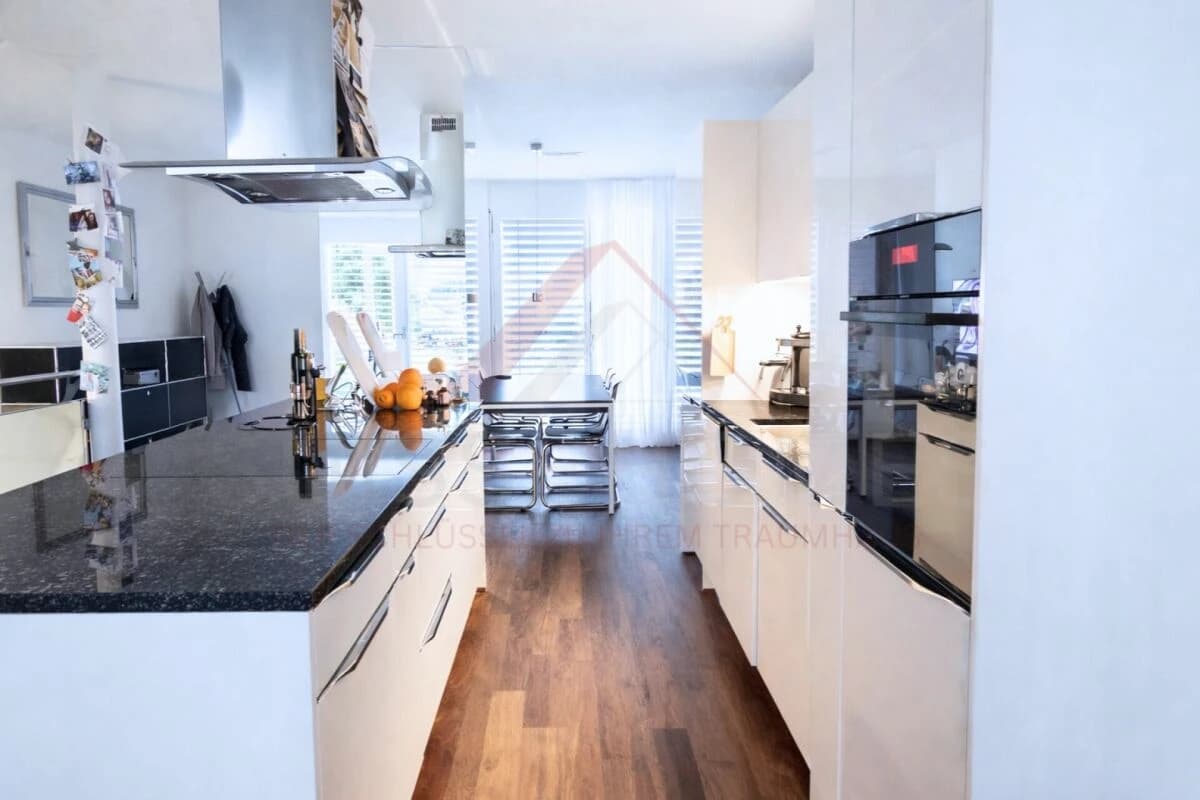 Modernes 4.5 Zimmer Reihen-Einfamilienhaus mit Garten und Attika-Terrasse in 3072 Ostermundigen