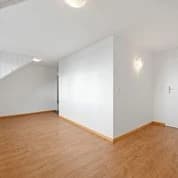 Heimelige Dachwohnung an ruhiger Lage mit renovierter Küche!