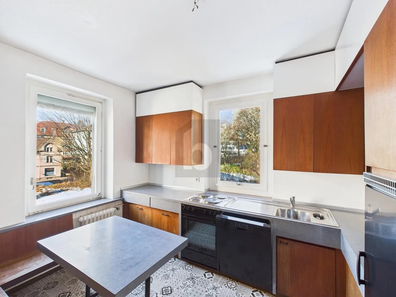 ZENTRAL, RUHIG, GRÜN UND LICHTDURCHFLUTET