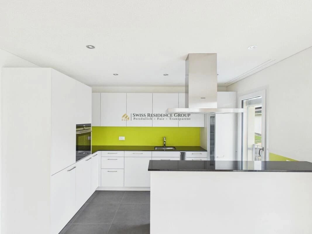 Moderner Wohnkomfort im Grünen - hochwertige Doppelhaushälfte in Aeschi