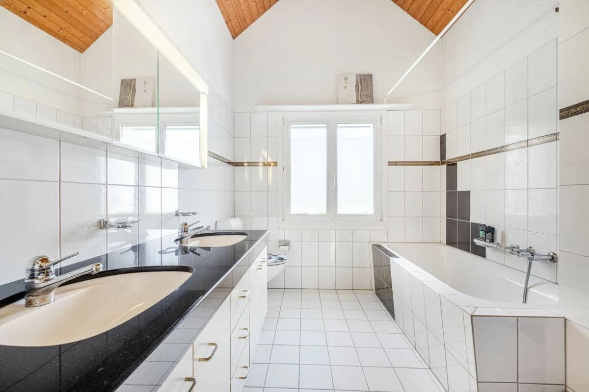 Ruhig, Sonnig und mit viel Platz: 6.5-Zimmer-Dachmaisonettewohnung mit hellen Räumen im schönen Speicher