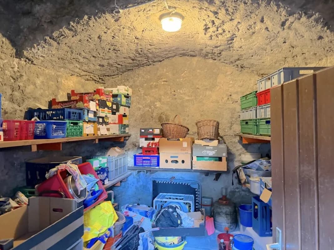 Ruhiges EFH 5 Zimmer mit Seesicht und vielen Kellern   Tranquilla casa indipendente con 5 locali, vista lago e numerose cantine