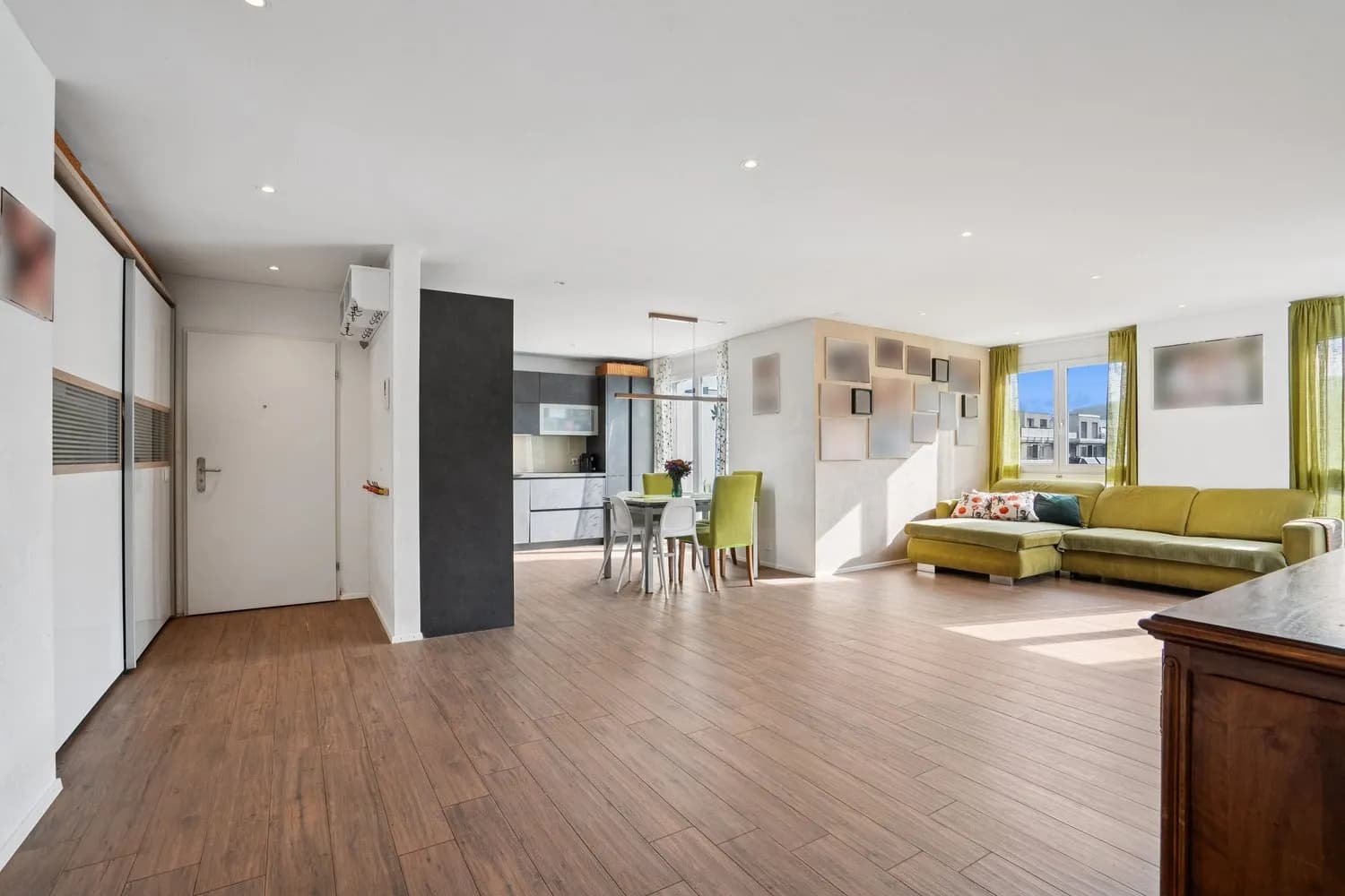 4.5-Zi.-Attika mit 65 m² Terrasse & Weitsicht, Weiach kaufen