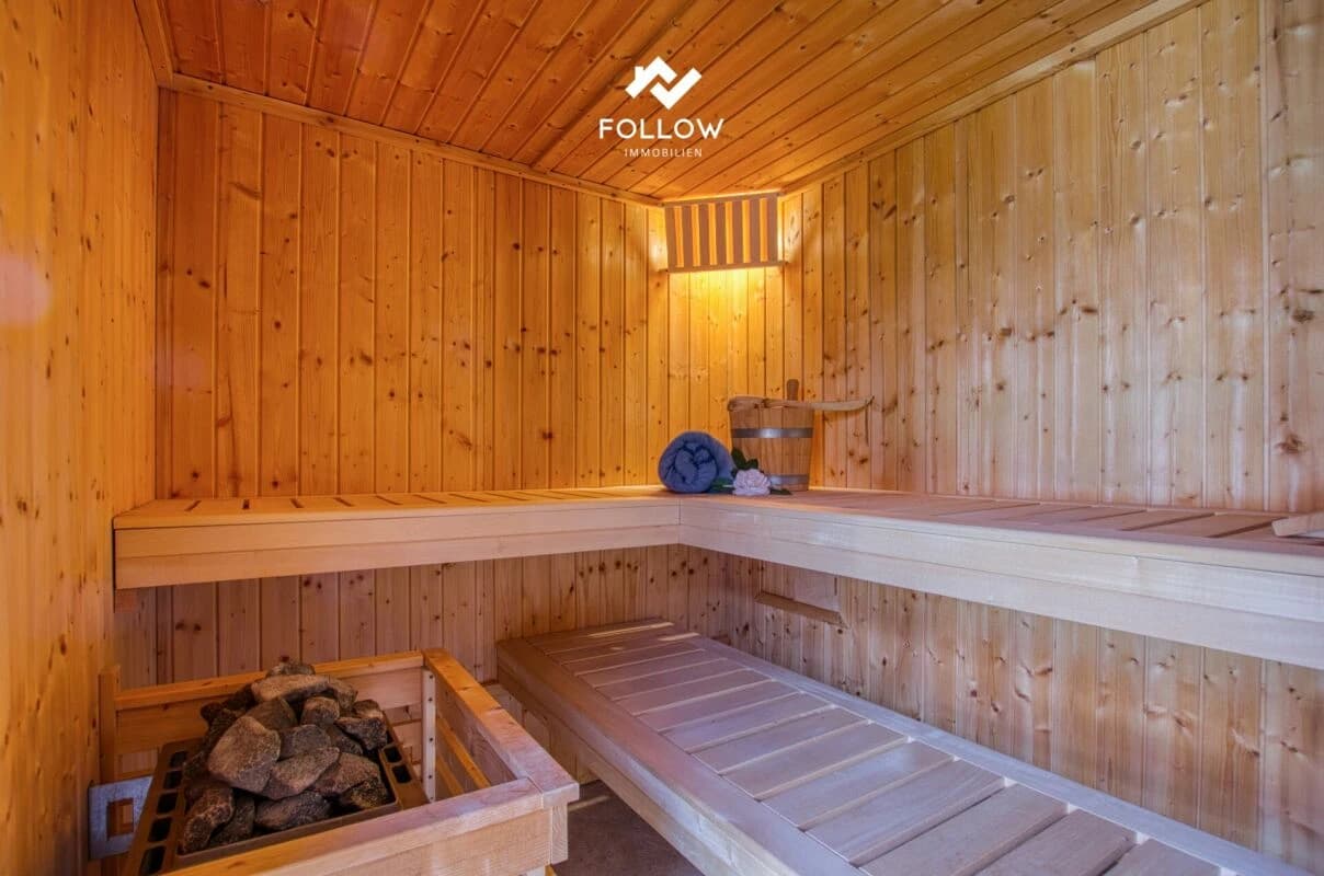 Eckhaus mit privatem Gartenparadies