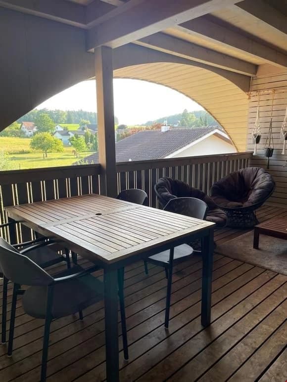 Modern 5.5-Zimmer-Apartment mit Balkon, Cordast