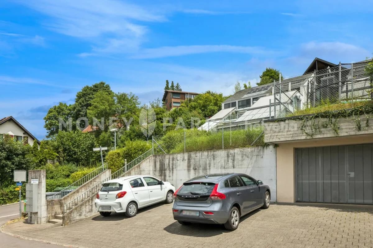 4.5-Zimmer-Terrassenwohnung mit herausragender Panoramasicht und Wintergarten