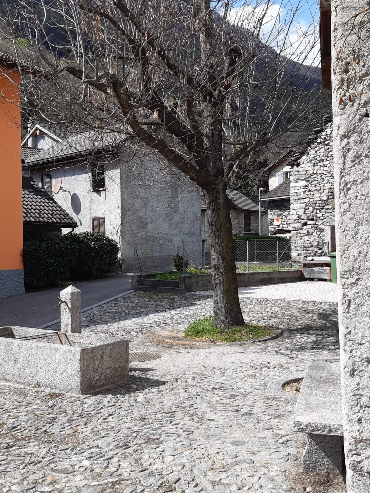 Charmantes 4,5-Zimmer-Einfamilienhaus in Renovation in Riviera-Iragna/Casa indipendente di 4,5 -  ristrutturazione da completare per conto proprio -  in Riviera Iragna