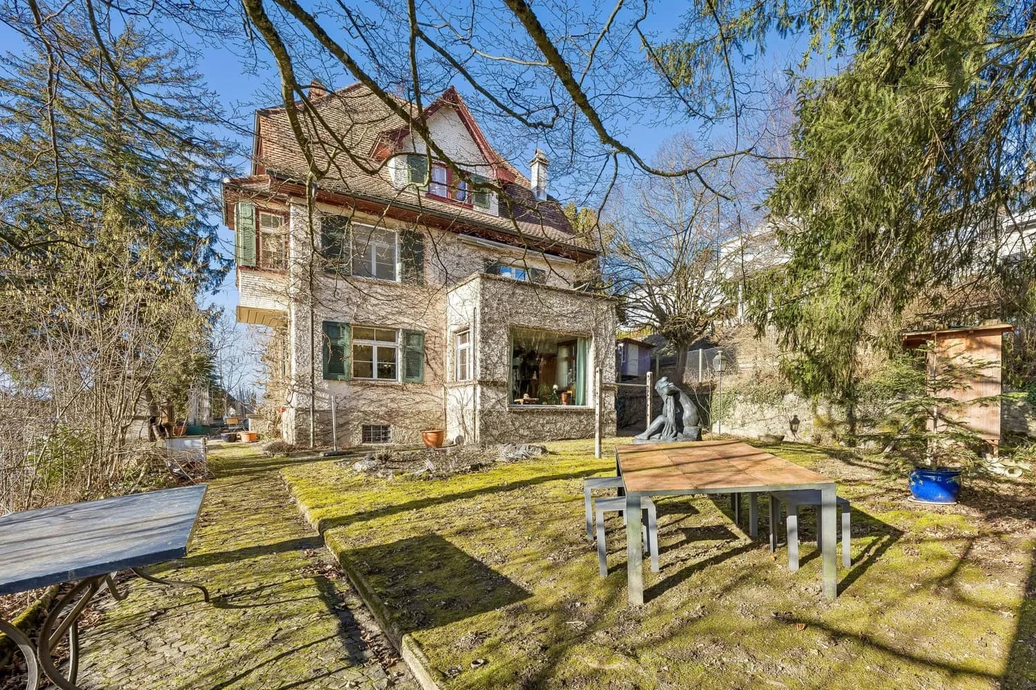 Ein Juwel am Sonnenberg in Reinach: Stilvolle Jugendstilvilla mit einzigartigem Anwesen