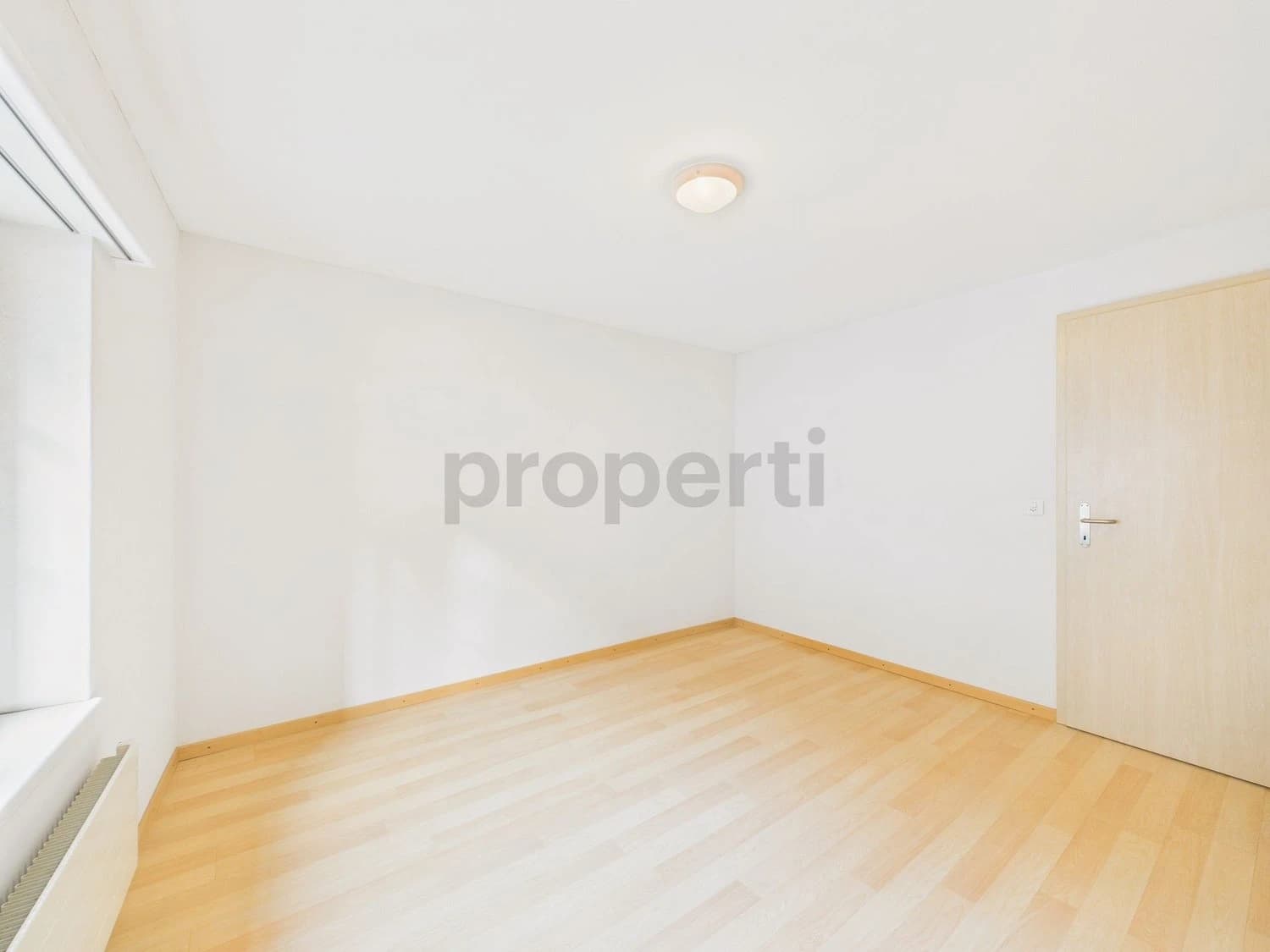 Grosszuegige 6.5-Zimmer-Wohnung mit Balkon, Neunkirch