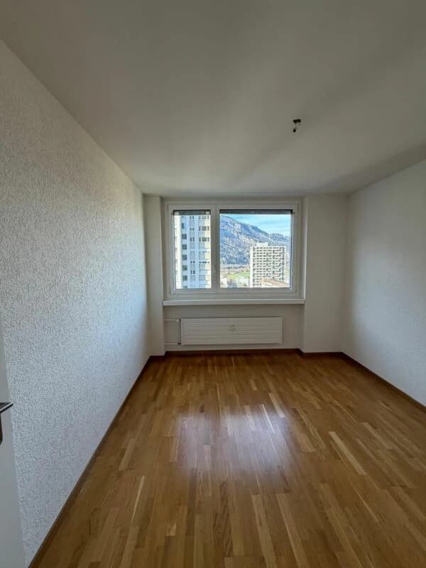 Schöne, helle 4-Zimmer-Wohnung mit Balkon & Bergsicht an zentraler Lage in Chur