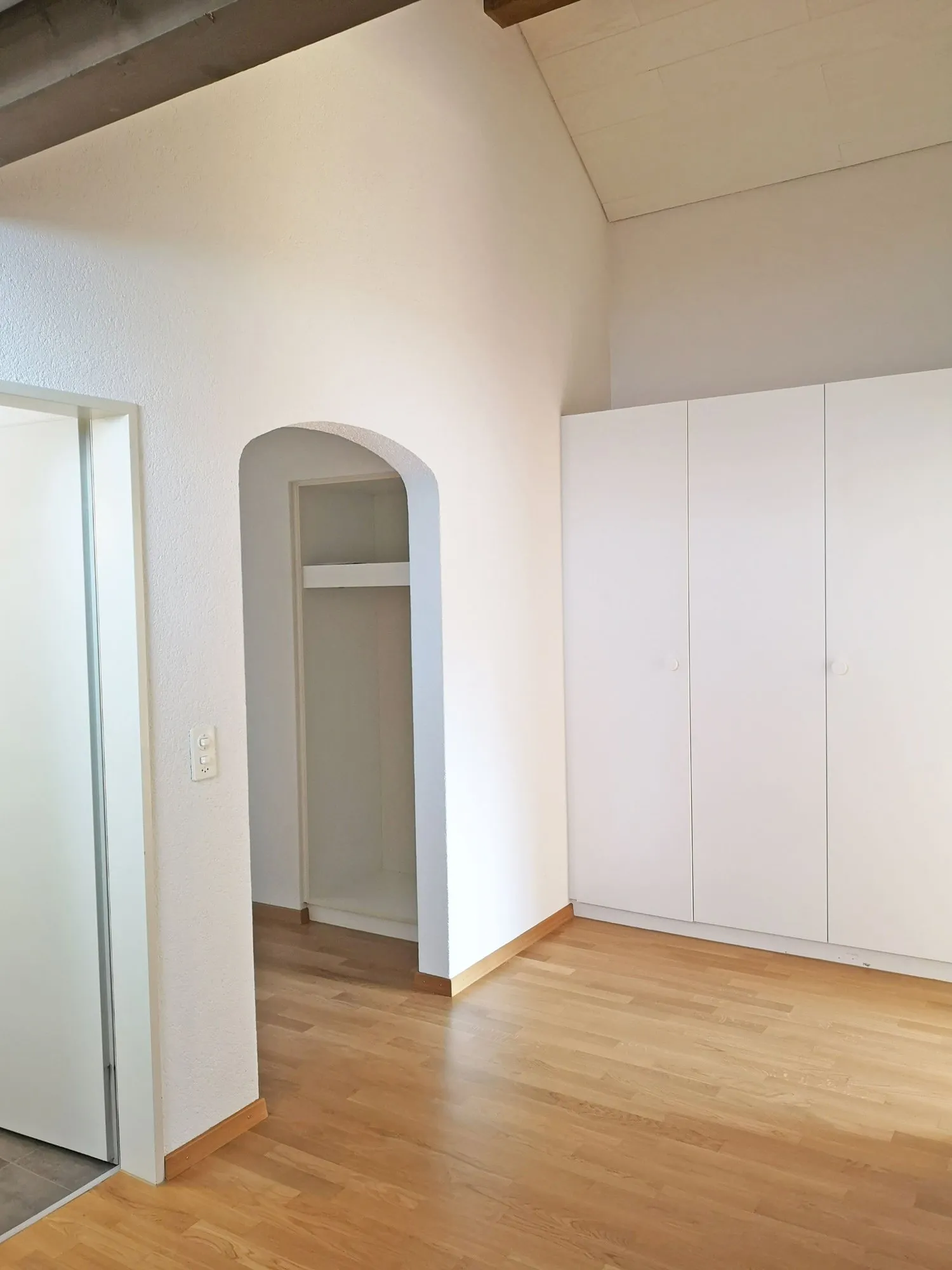 Dachwohnung mit Cheminée -  befristet - 30.06.2027