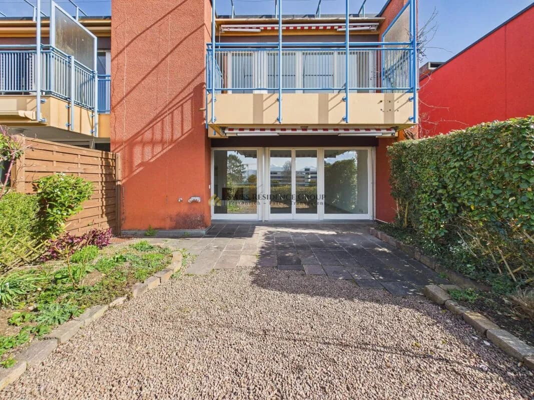 Sonniges 7.5-Zimmer Reihen-Einfamilienhaus mit Garten, Balkon und Bergsicht