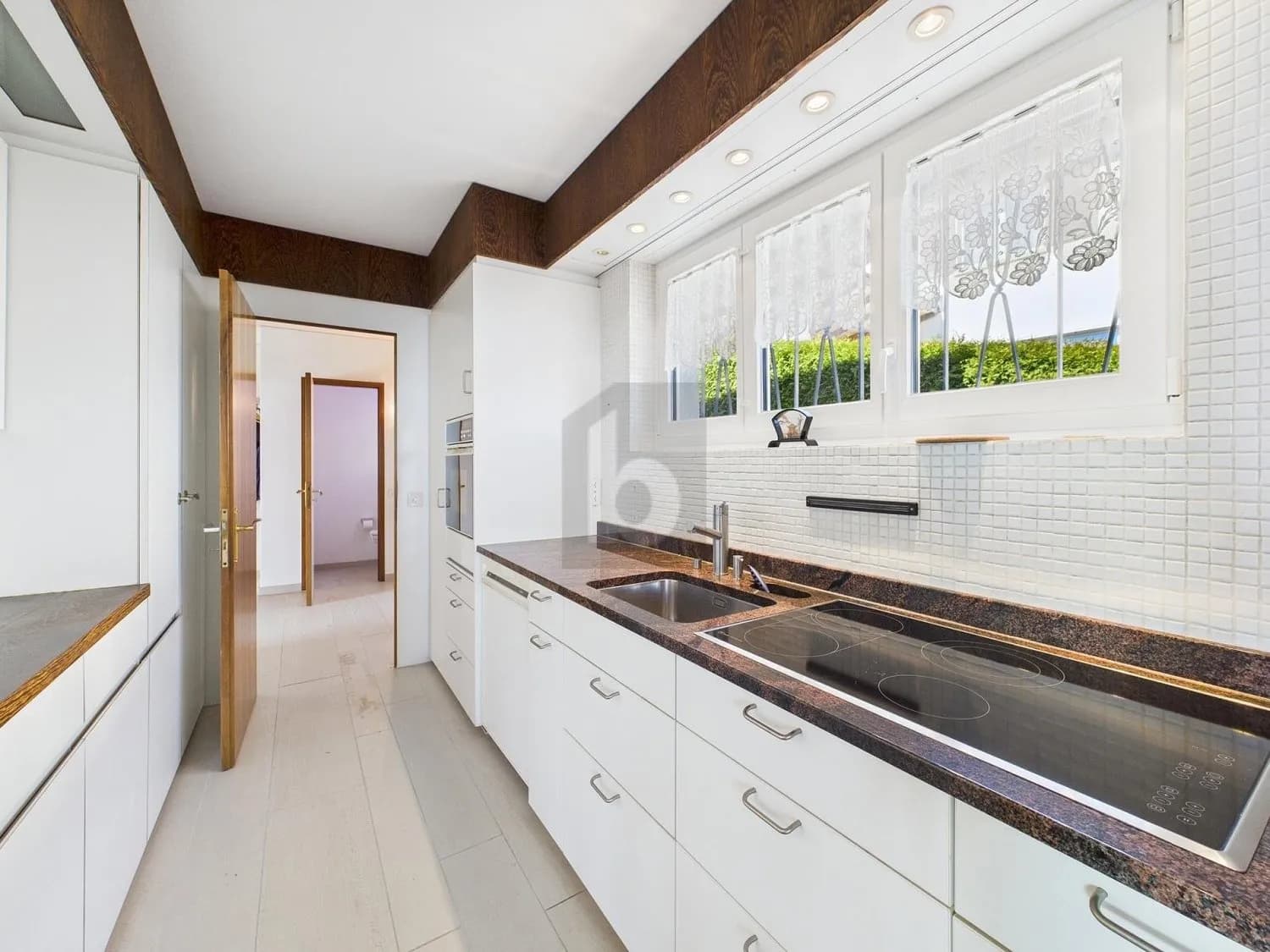 GROSSZÜGIG MIT PANORAMA-AUSSICHT