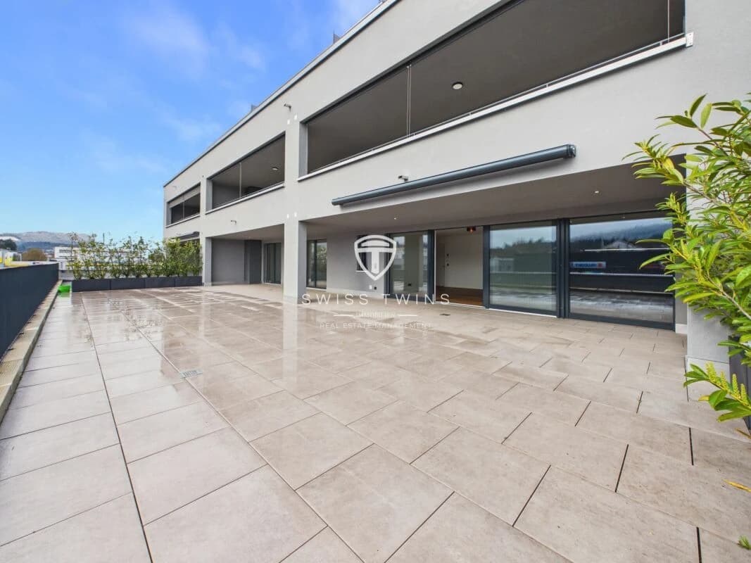 Luxuriöse 3.5-Zimmer-Terrassenwohnung mit 132m² Privat-Terrasse und traumhafter Aussicht auf Pilatus & Rigi