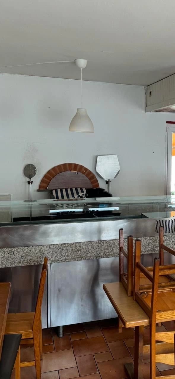 Charmantes Wohn- und Geschäftshaus mit Potenzial in Sanmentina // Un gioiello unico a Bellinzona: casa duplex con grotta storica, appartamento moderno e ampio potenziale