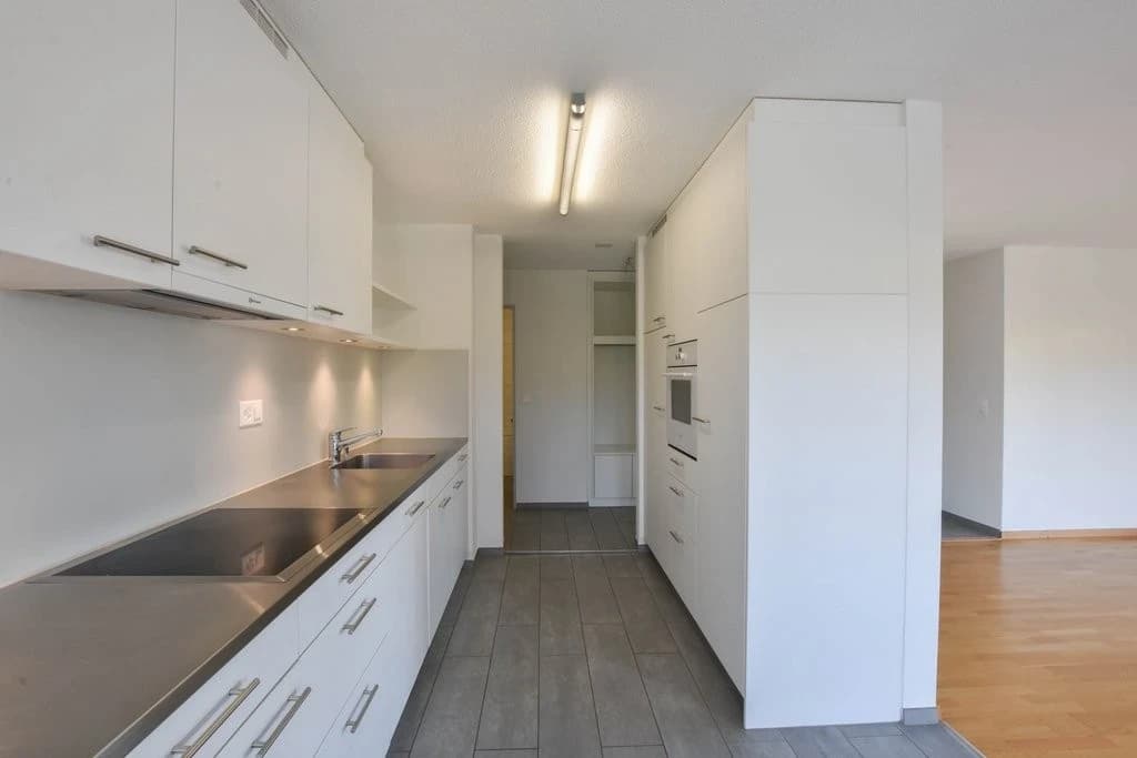 Helle Wohnung mit moderner Küche und Bad