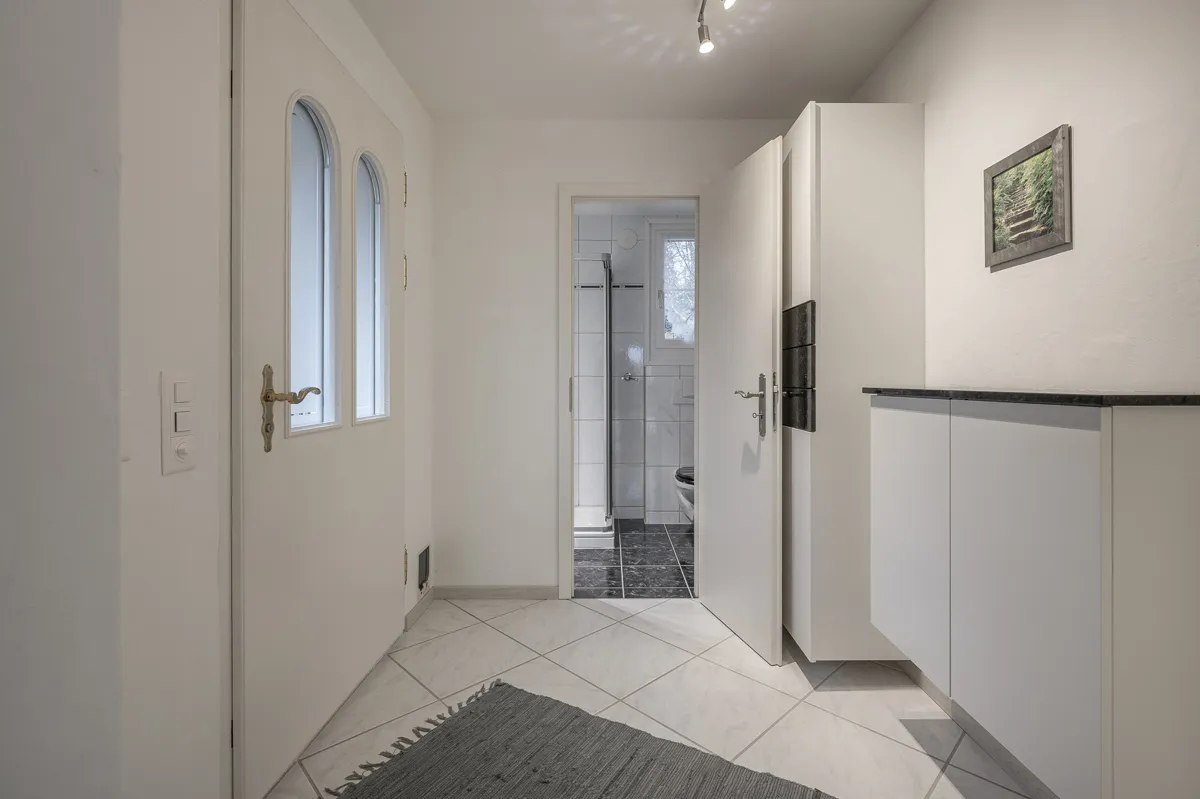 4.5-Zimmer Einfamilienhaus mit zwei Einzelgaragen