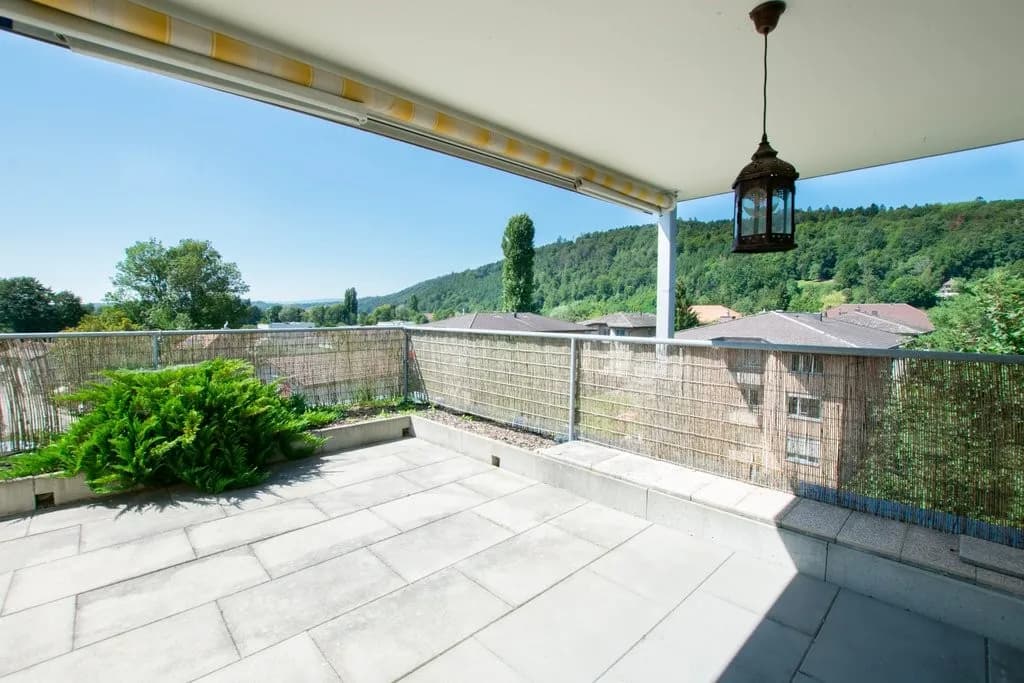 Attikawohnung mit grosser Terrasse an ruhiger Lage zu vermieten