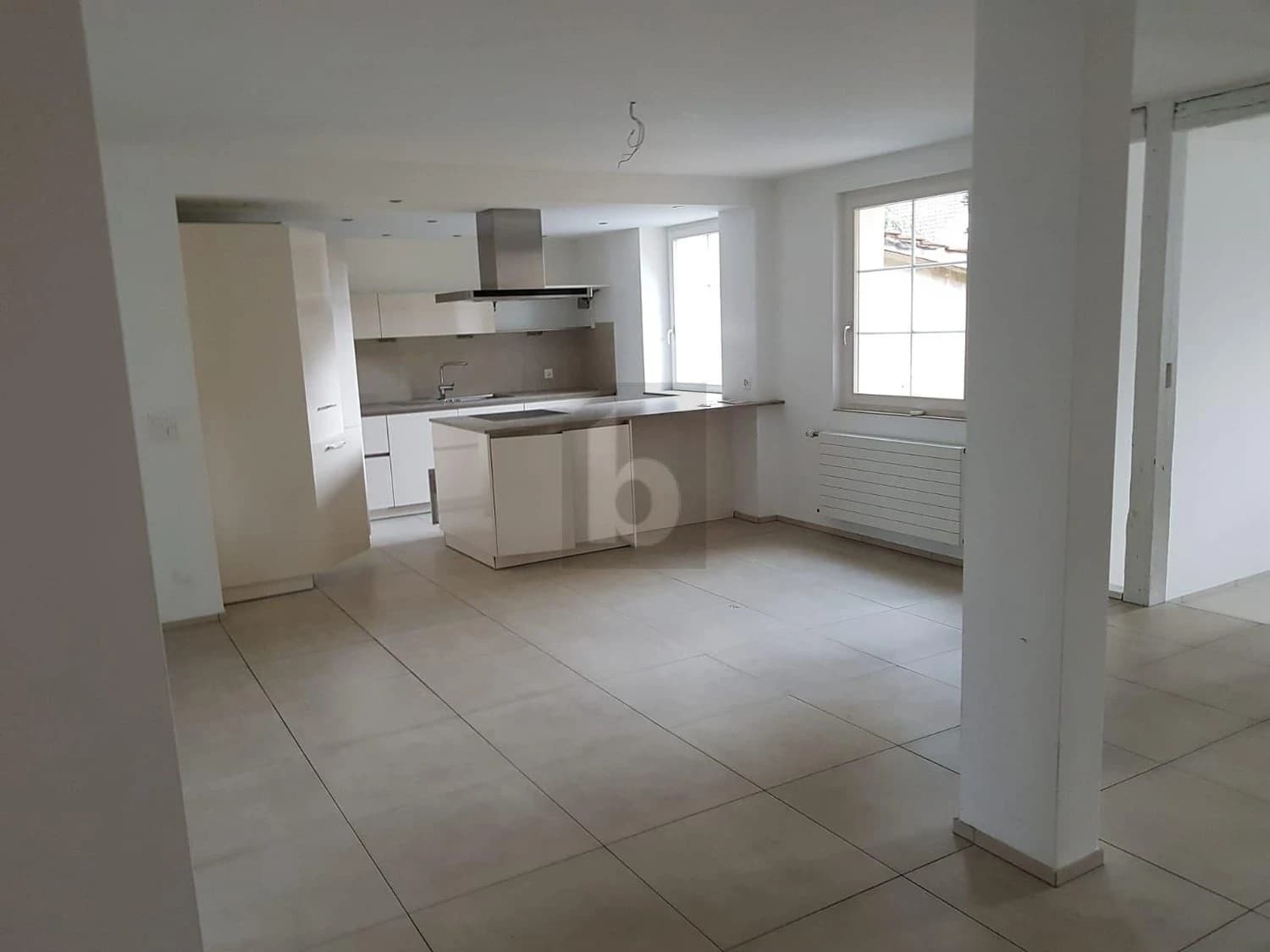 MODERN UND LICHTDURCHFLUTET