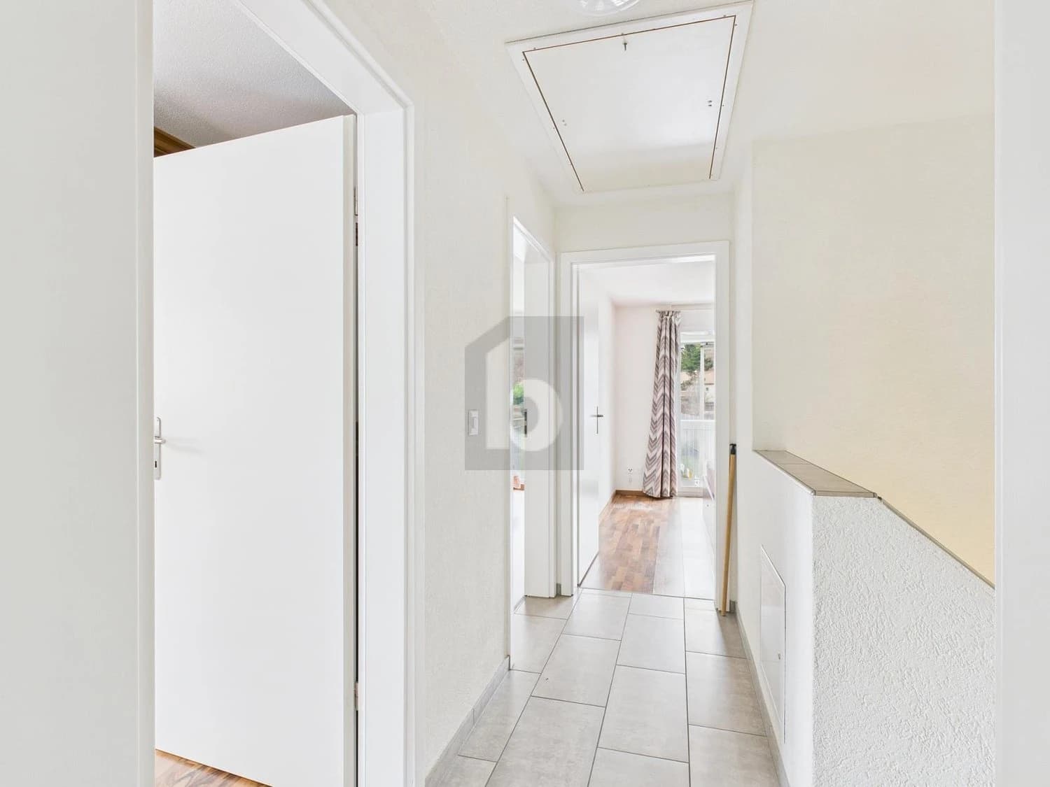 FAMILIENFREUNLICH MIT SONNIGEM GARTEN!