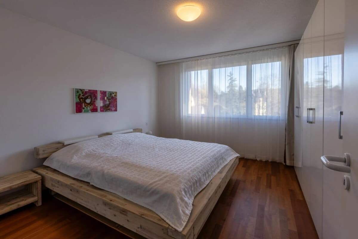 Grosse Sonnenterrasse plus Cheminée im exklusives Terrassenhaus beim Lindli