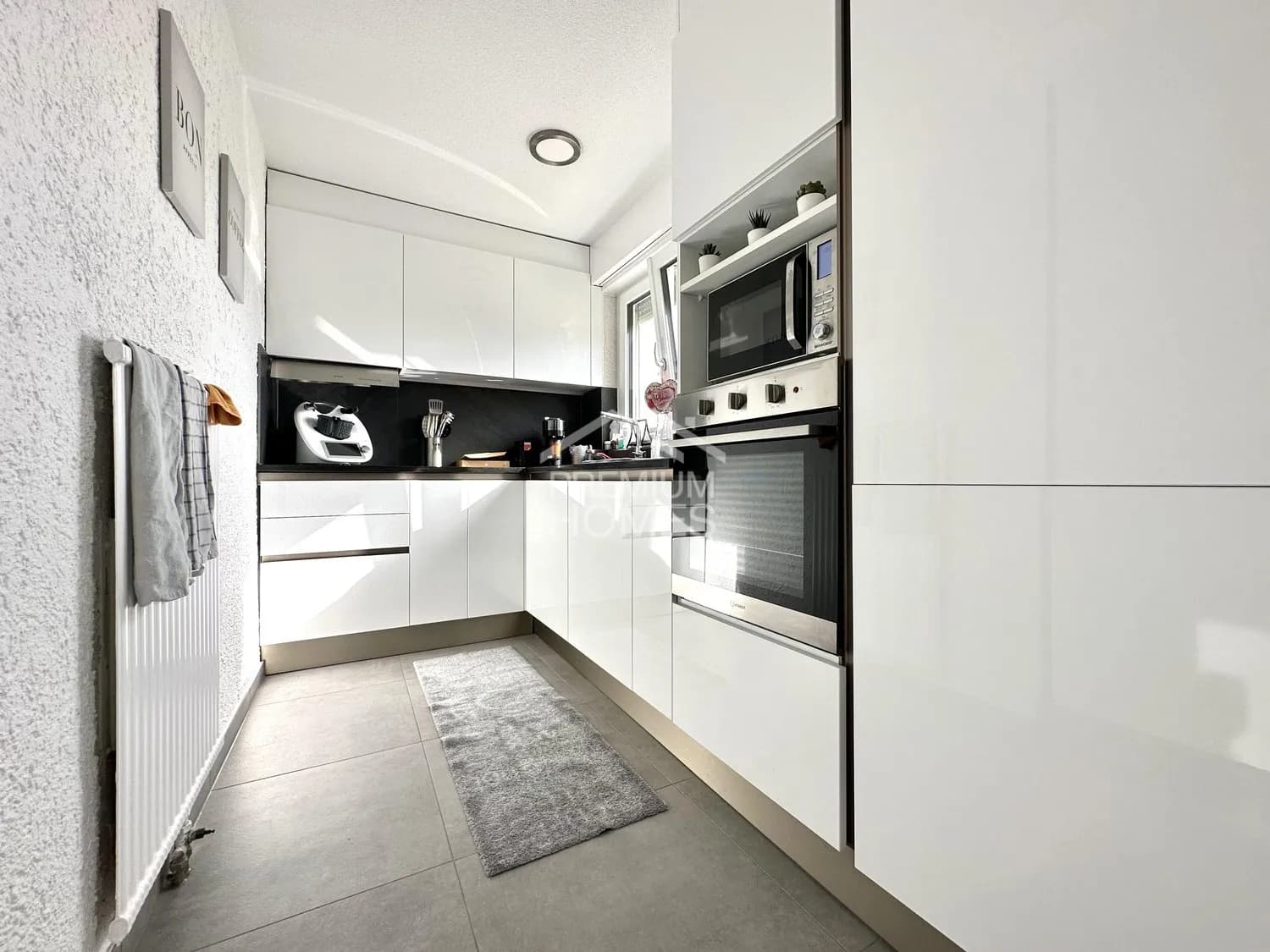 Einziehen und wohlfühlen: Helle Wohnung mit offenem Wohnkonzept