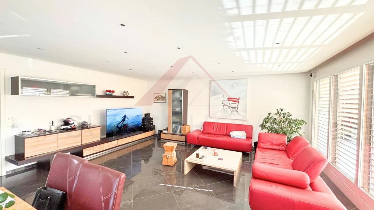 Gepflegtes Einfamilienhaus mit idyllischem Garten im Seeland