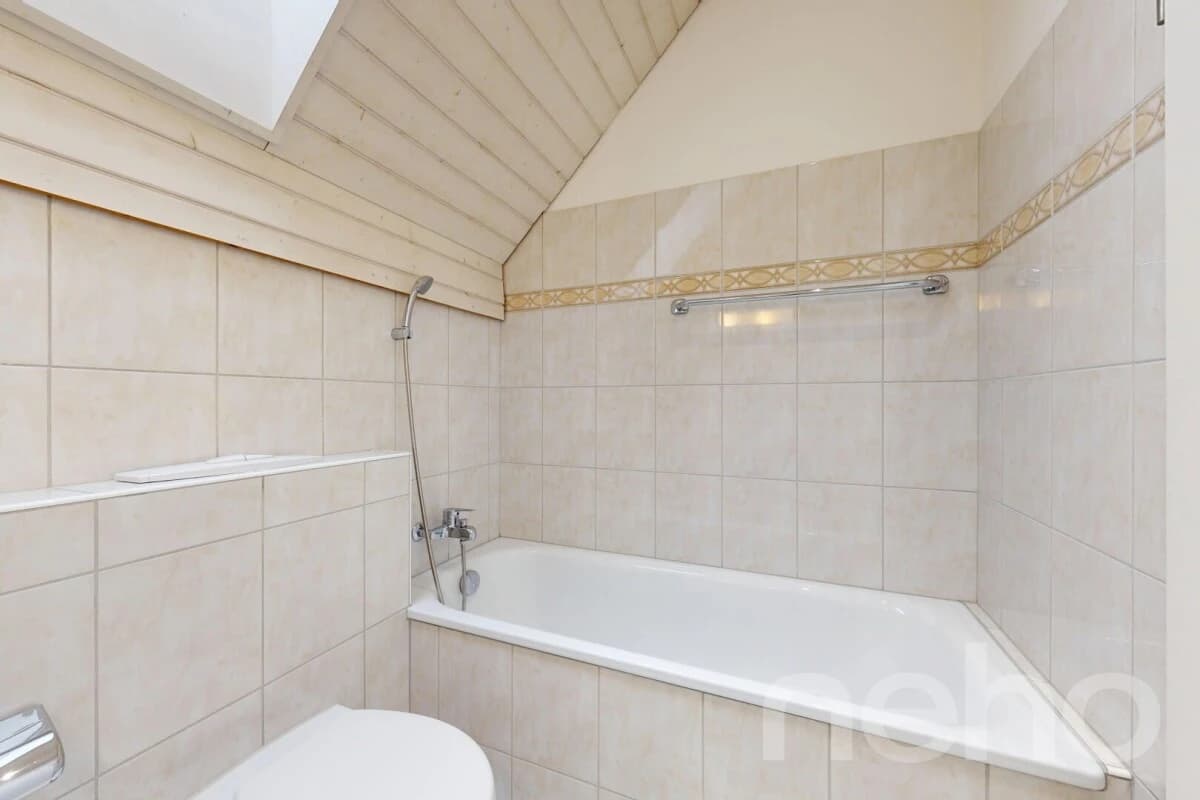 Sonnendurchflutete 3.5-Zimmer Dachgeschosswohnung mit Weitblick