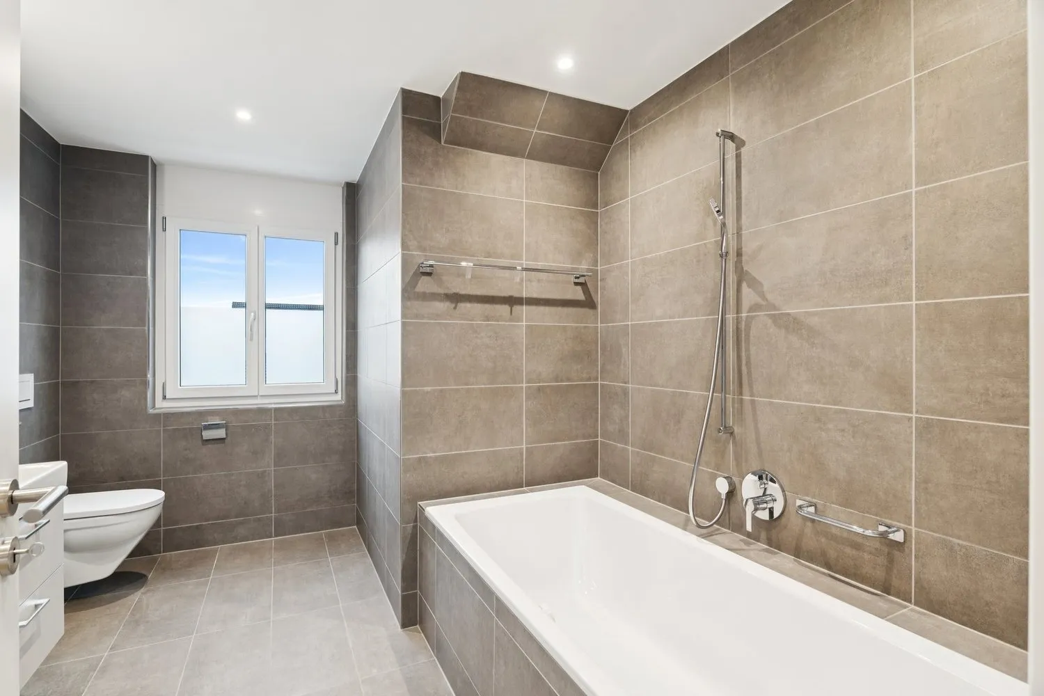 Moderne Neubauwohnung im Minergiestandard mit Waschturm