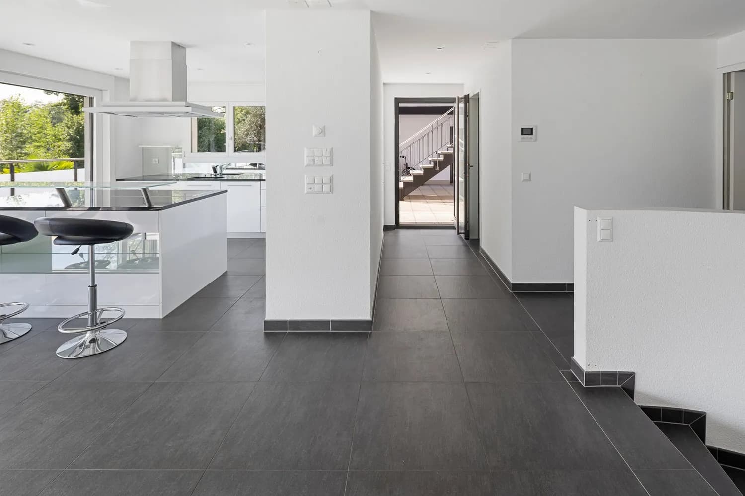 Leben mit Pool, grosser Terrasse und Limmatblick