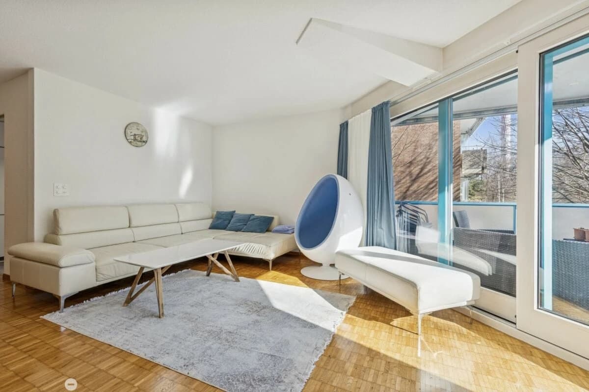 Charmante Wohnung am Zihlkanal inklusive Einstellhallenparkplatz