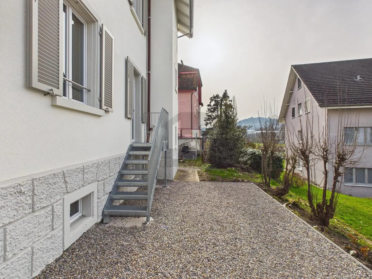 FAMILIENFREUNDLICH UND RUHIG MIT EIGENEM GARTEN