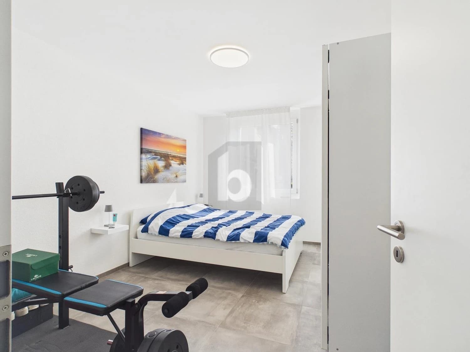 LICHTDURCHFLUTET MIT BALKON