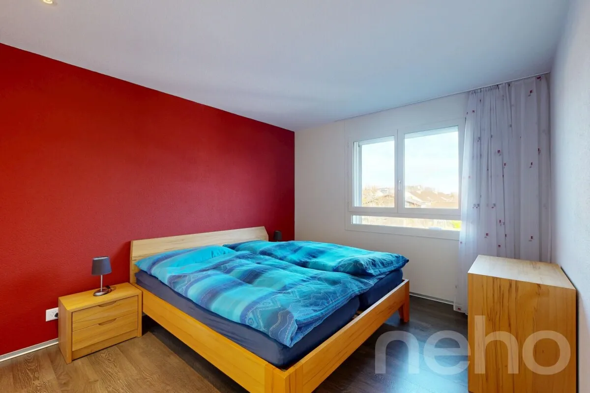 Modern, lichtdurchflutet und zentral gelegen mit schöner Weitsicht