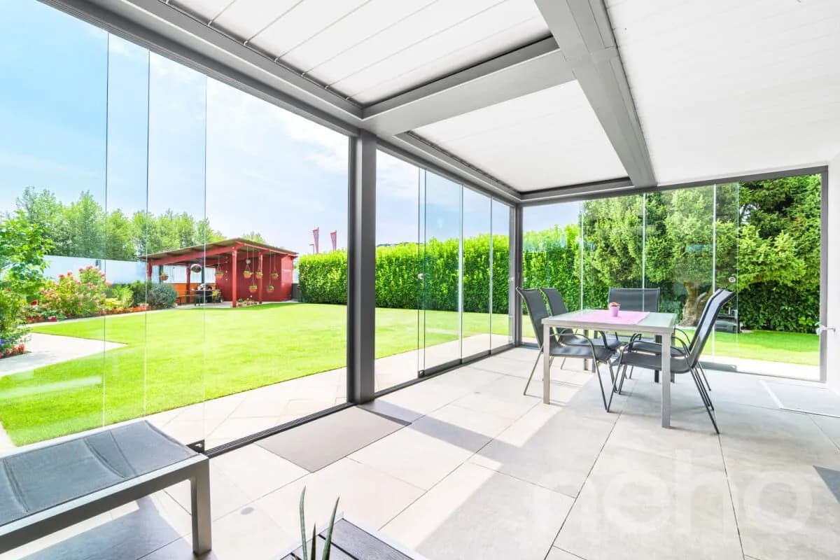 Moderne Doppelhaushälfte mit grossem Umschwung