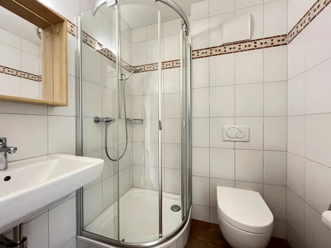 Neu! Renovierte 4.5 Zi-Eigentumswohnung mit zwei Balkonen und Tiefgaragenplatz