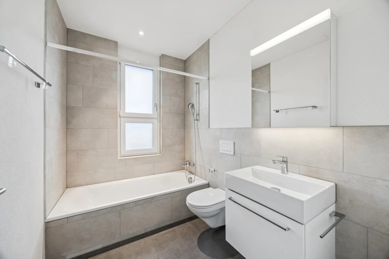 Neubauwohnung an traumhafter Lage direkt am Seeufer in Rapperswil-Jona