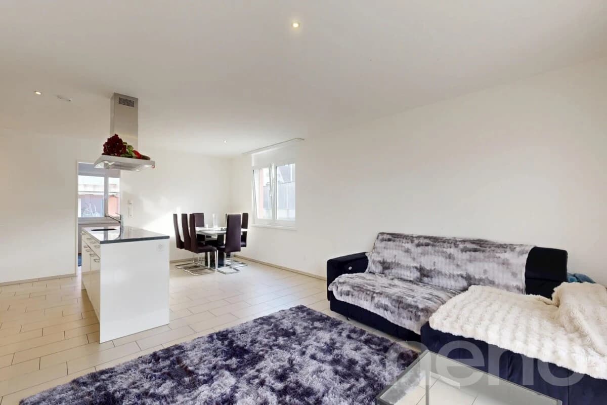 Moderne 3.5-Zimmer-Gartenwohnung mit 184 m² Garten und Sitzplatz