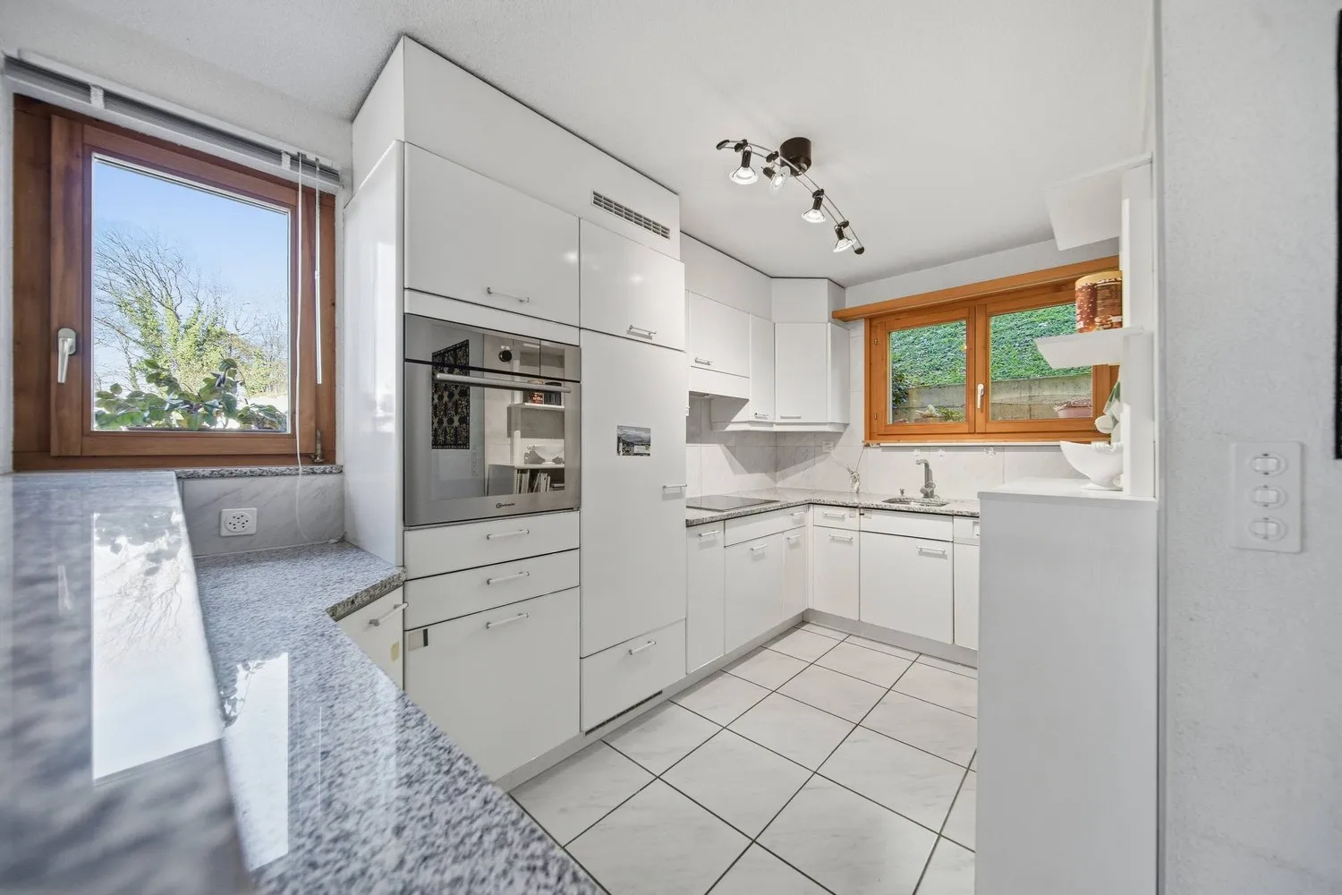 CHARMANTES HAUS IN RUHIGER LAGE NAHE THUNERSEE