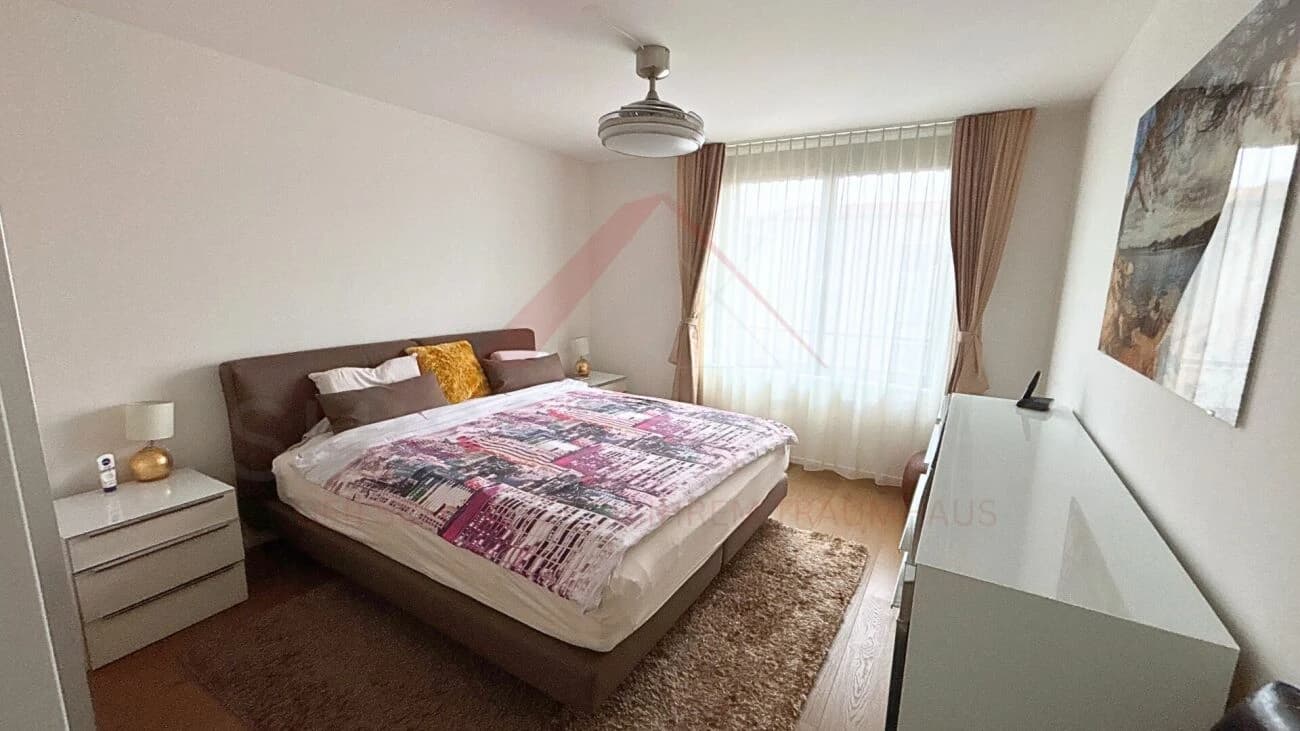 Moderne 5.5-Zimmer-Maisonette mit Loggia, Designküche und Minergie-Standard in zentraler Lage