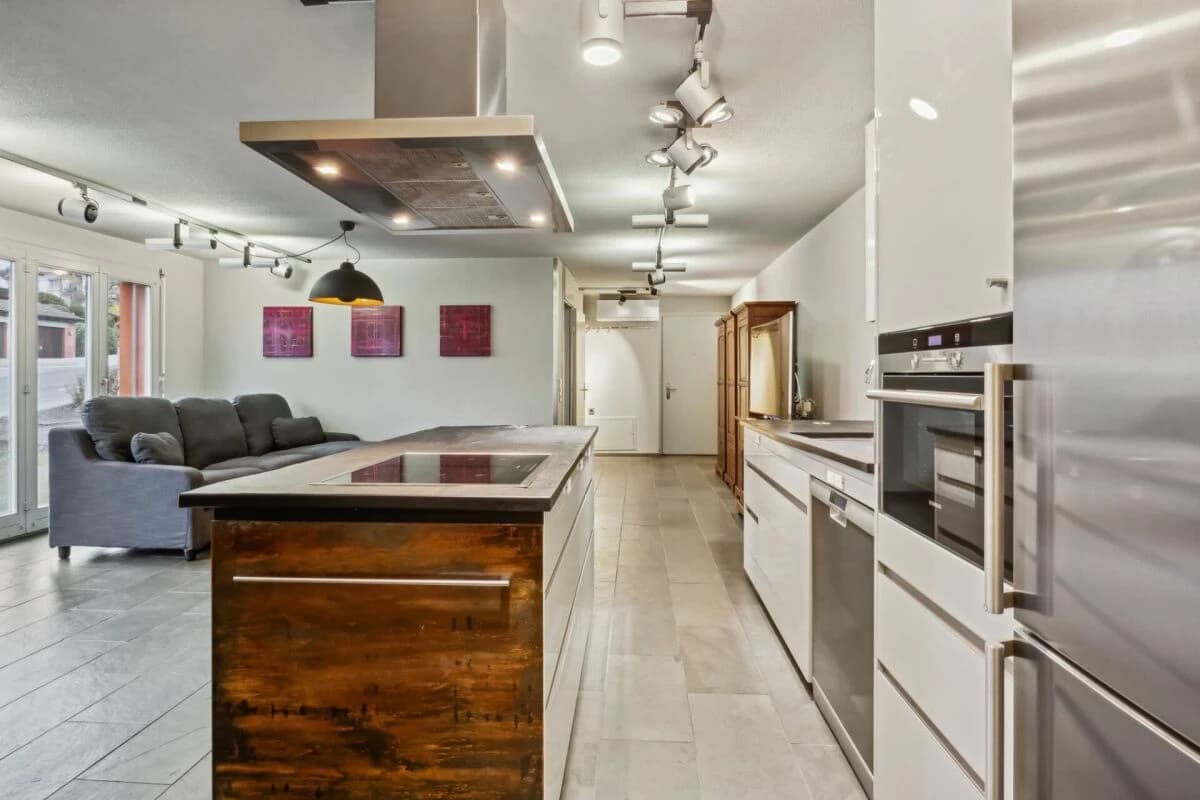 Vielseitig nutzbare Wohn- und Geschäftsliegenschaft in Bolligen