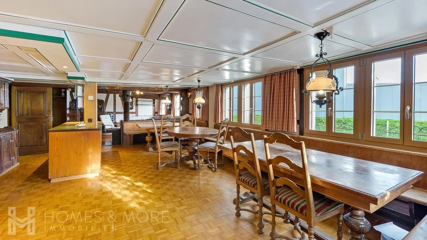 GROSSZÜGIGE LIEGENSCHAFT MIT EINLIEGERWOHNUNG