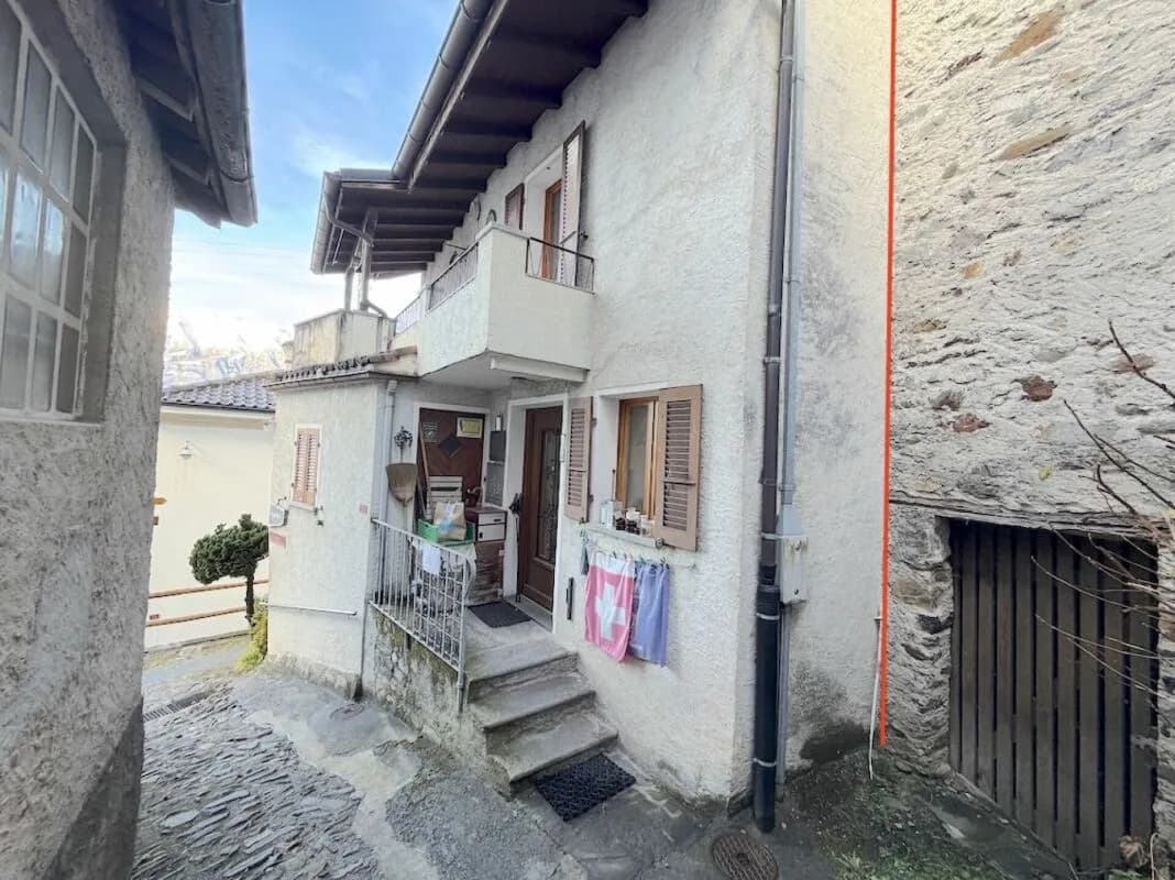 Ruhiges EFH 5 Zimmer mit Seesicht und vielen Kellern   Tranquilla casa indipendente con 5 locali, vista lago e numerose cantine