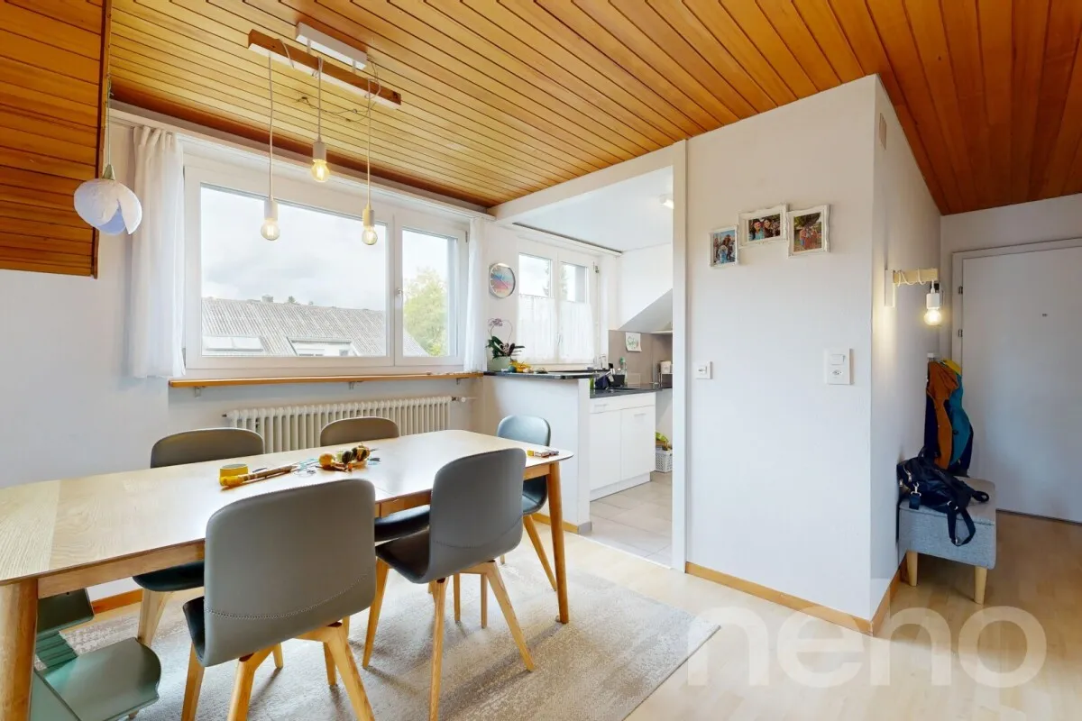 Preiswerte Dachwohnung an ruhiger Lage