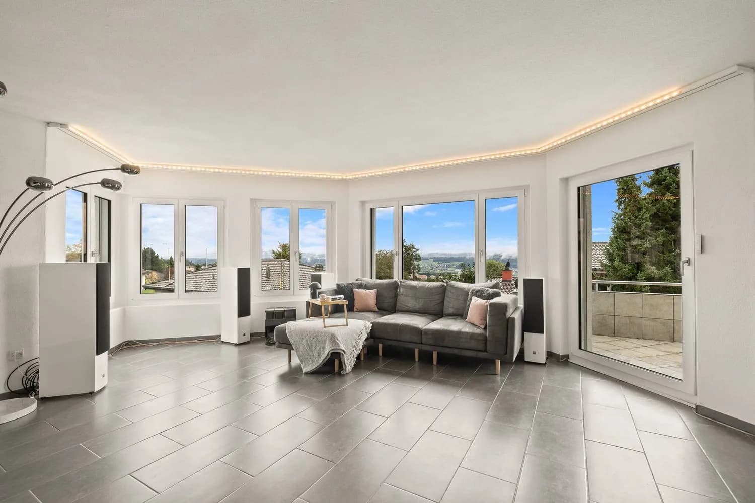 STILVOLL RENOVIERTES FAMILIENHAUS MIT VIEL WOHNQUALITÄT