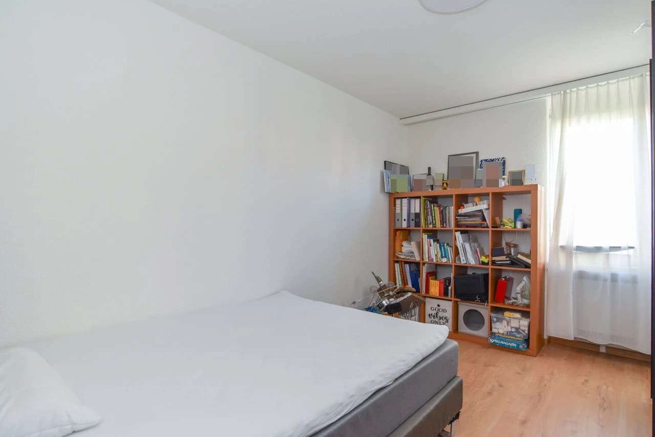 Renovierte Parterre-Wohnung mit Wintergarten und Gartenanteil