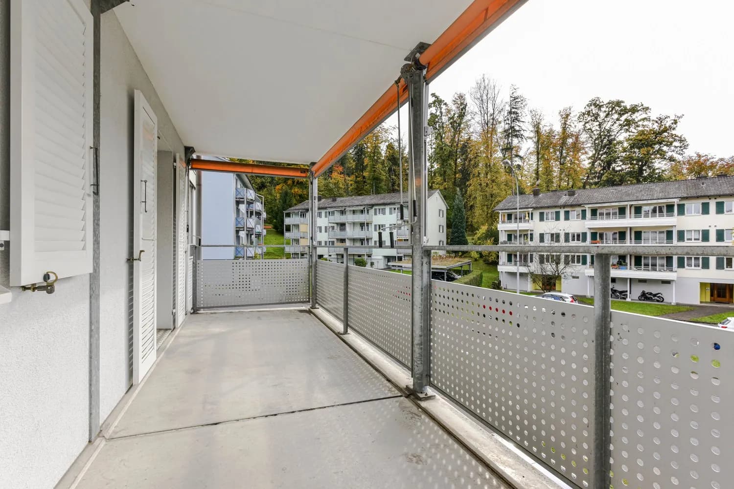 Grosse 4.5 Zimmer-Wohnung mit Aussicht direkt über der Allmend!