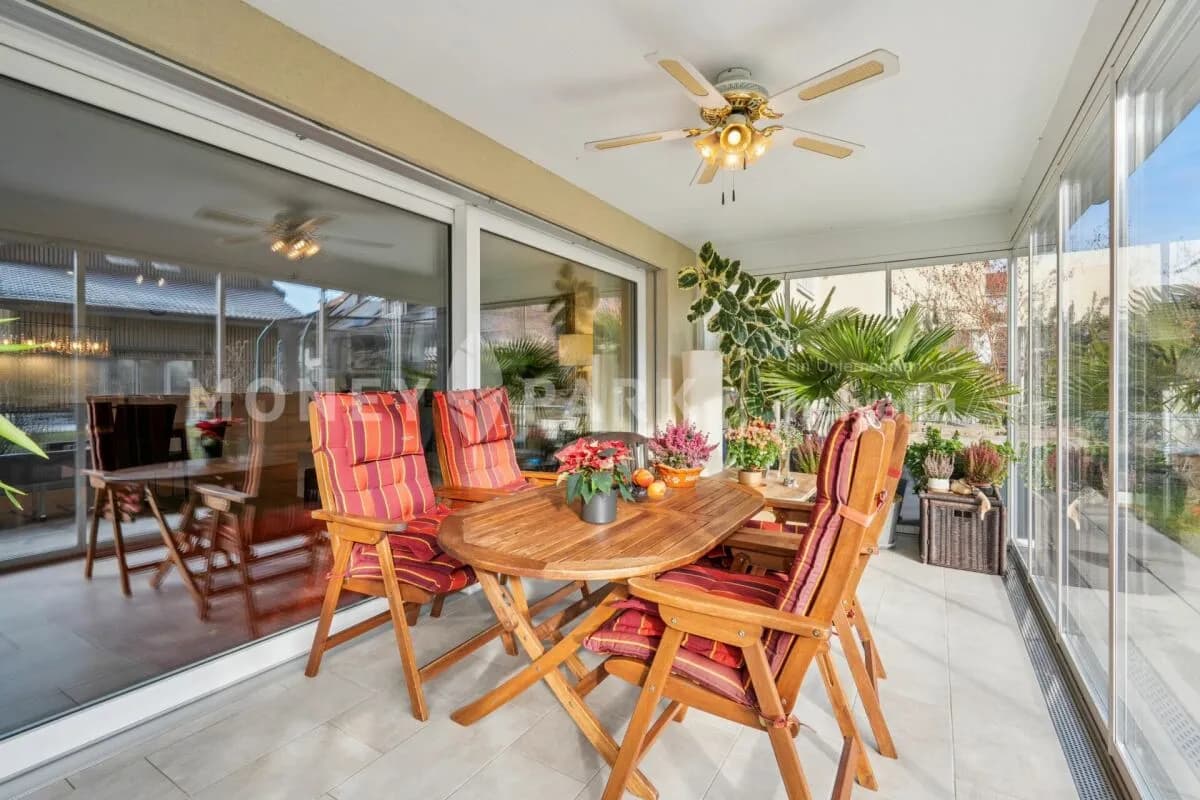 Charmante 2.5-Zimmer-Gartenwohnung mit riesigem Privatgarten