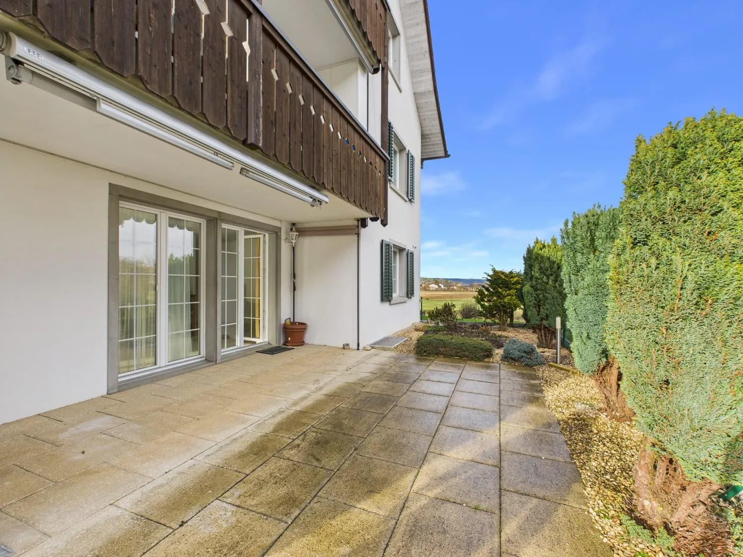 Helle 3.5-Zimmer Parterrewohnung mit grossem Garten und exzellenten Verkehrsanbindungen in die Stadt